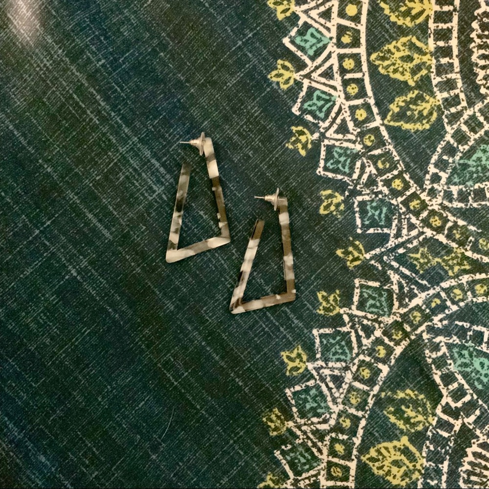 3G’s black and white tortoise shell earrings